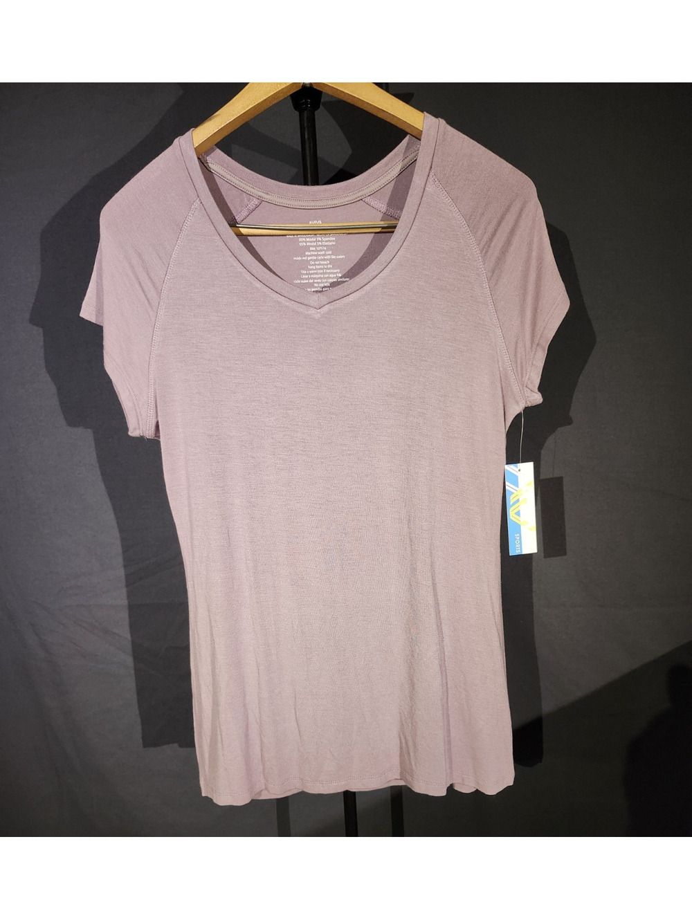 Aviva Sports Women’s M V-Neck  Lightweight Stretch T-Shirt Purple 0128